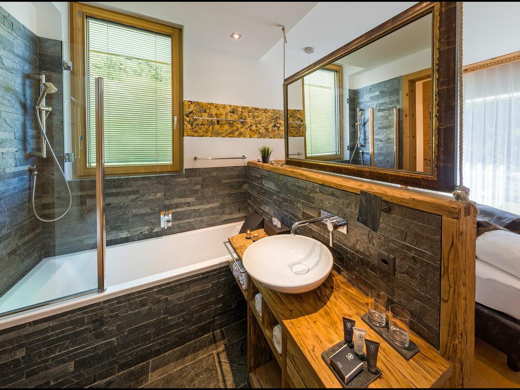 Alpinlodge&Spa Samnaun Zimmer foto